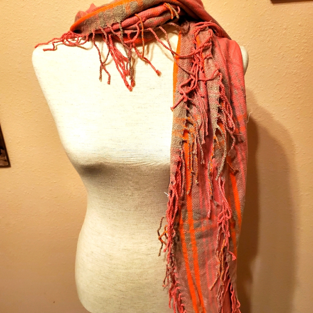 Scarf with fringe - Picture 1 of 4